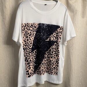 Leopard Print Graphic Women's T-Shirt